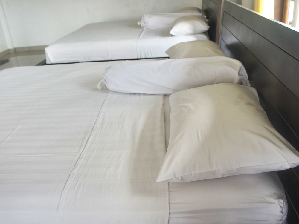 Putu Guest House Canggu Esterno foto