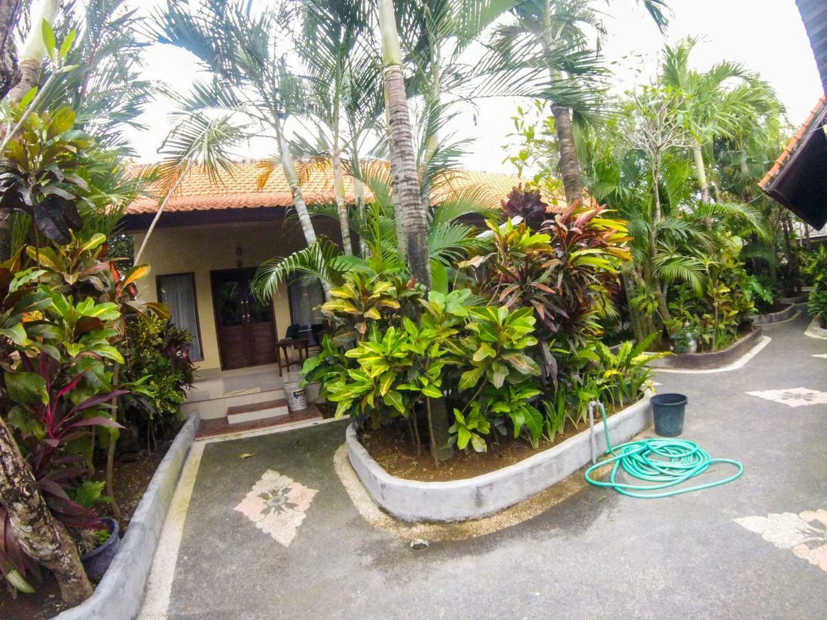 Putu Guest House Canggu Esterno foto