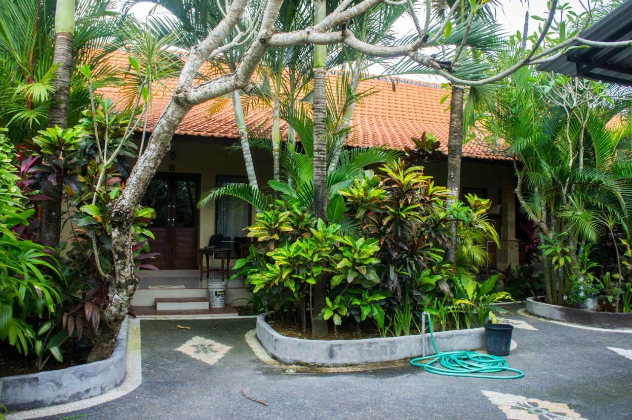 Putu Guest House Canggu Esterno foto