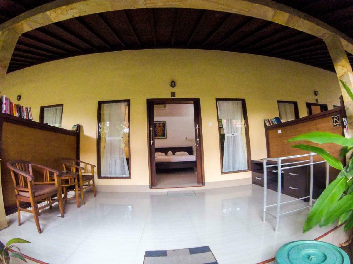 Putu Guest House Canggu Esterno foto